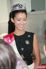 组图：港姐三甲出炉 获奖佳丽首见媒体