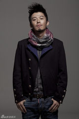 组图：芦芳生秋冬时装大片硬汉诠释型男新主张