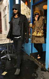 幻灯图集：卡蒂-佩里携男友伦敦街头觅食甜蜜惹眼