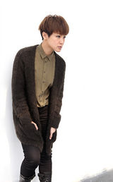 组图：何韵诗中性风帅气写真 曾欲退出歌坛