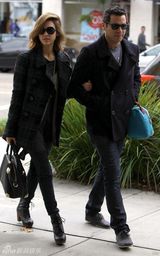 高清组图：杰西卡-阿尔芭全家时尚出游