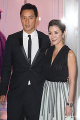 组图：杨紫琼回归时尚显高贵 吴彦祖黑色西装剪彩