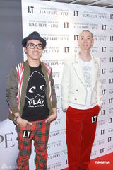 组图：滨崎步签写真集慈善义卖 绯闻男友默契相伴