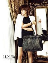 组图：孙艺珍全新短发造型拍时尚品牌宣传写真