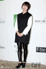 组图：韩谐星尹亨彬大婚徐仁国Solbi等送祝福