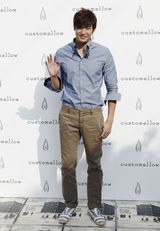 组图：赵权郑糠云Alex出席开幕 各显英俊潇洒