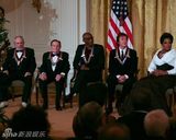 高清图：奥普拉和麦卡特尼等获奖 奥巴马亲自颁奖