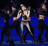 组图：群星献唱中歌榜 韩庚潘玮柏劲歌热舞