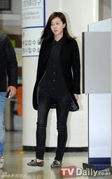 组图：韩女星涉药案再审 张美仁爱脸色苍白