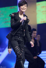 高清组图：新浪网络盛典李宇春现场劲歌热舞