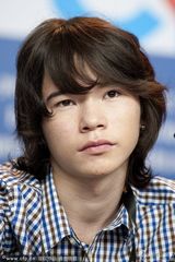 组图：《和谐课程》发布 安妮儿雅蓝裙秀美腿