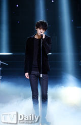 组图：韩团missA携新曲回归 女团齐秀腿拼性感