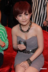 组图：梁静茹6月红馆开唱 称不会放弃歌唱事业