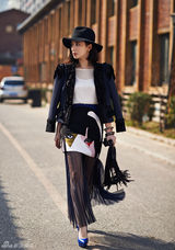 组图：熊乃瑾时尚街拍大片 多变造型显艺术气息