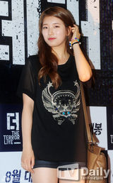 组图：鲁敏宇等捧场河正宇新片 秀智热裤显身材