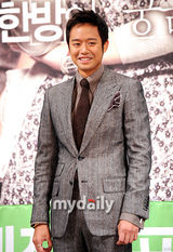 组图：朴敏英千正明出席《光荣的在仁》发布会