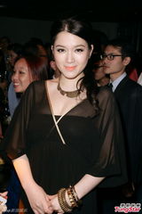 组图：苟芸慧黑纱爆乳出席派对 曝很少赴夜店