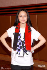 幻灯图集：Twins为个唱彩排 陈伟霆容祖儿探望加油