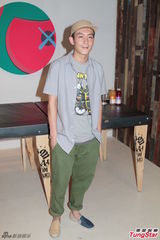 组图：陈冠希帅气亮相 听闻阿娇分手送祝福