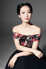 组图：刘一缇复古风写真 典雅精致秀香肩