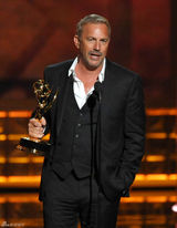 组图：凯文-科斯特纳凭《海菲茨》夺迷你剧最佳男主角