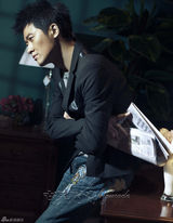 组图：任泉最新大片商务魅力上演轻熟男