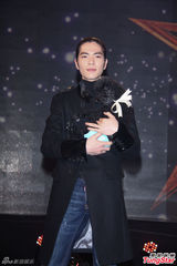 组图：萧敬腾再遭恐吓 出席活动特携萌宠作陪