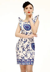 组图：陈廷嘉京城派对穿越青花装性感秀风姿