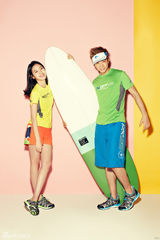 高清组图：2PM携金高恩拍户外写真情侣装显阳光