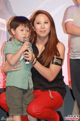 组图：汪诗诗澳门活动力挺老公甄子丹