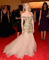 高清组图：斯嘉丽-约翰逊抹胸礼服亮相秀丰胸