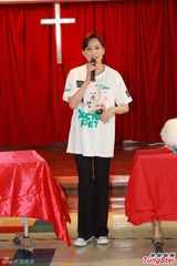 组图：邝美云携爱犬做慈善 自曝男友吃醋