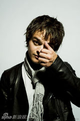 组图：好莱坞群星相 超模辛迪-克劳馥全裸出镜