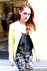 组图：暮光女偷腥门后人气更高 巴黎引爆镁光灯