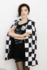 组图：徐立时尚大片极简主义黑自相映