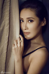 组图：王澜霏曝大片 新剧大尺度戏码获期待