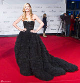 高清图：超模杜晨-科洛斯黑色抹胸礼服性感亮相