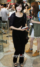 组图：韩组合T-ara启程赴日 将举行出道Showcase