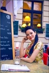 组图：伊能静情人节甜美等爱 告别五年单身