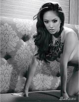 组图：菲律宾艳星格温热辣秀豪乳 手持皮鞭野性