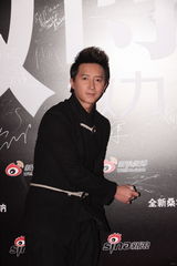 组图：2012微博之夜红毯-韩庚复古中山装亮相