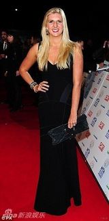 组图：英国家电视奖星光璀璨 蕾丝爆乳风情万种