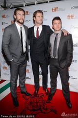 组图：《极速风流》首映“雷神”与妻子秀恩爱