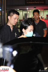 组图：徐父遗体火化大小S送别 汪小菲许雅钧陪同