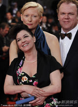 高清图：《我们需要谈谈凯文》首映 蒂尔达大秀裸背