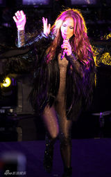 幻灯图：詹妮弗-洛佩兹纽约劲舞 全球各地迎新年