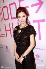 Angelababy连衣短裙显优雅 称不敢提黄晓明(图)