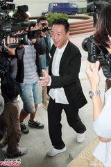 组图：涉贪案押后判决 陈志云表现轻松