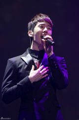 高清组图：2AM香港火热开唱 个人舞台技压全场