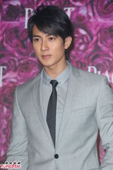 组图：隋棠名表展露消瘦身材 吴尊英挺帅气魅力难挡